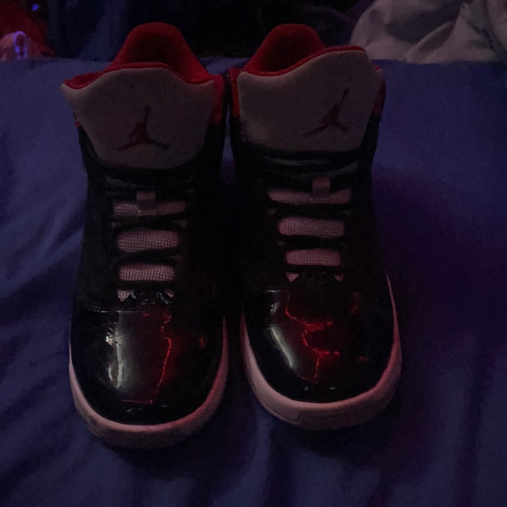 6.5y Jordan basketball shoes